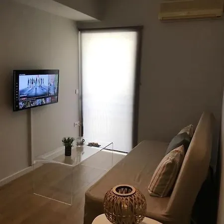 Cozy Flat - 5mins Walking From Beach Appartamento Kyparissia