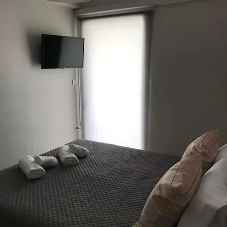Cozy Flat - 5mins Walking From Beach *